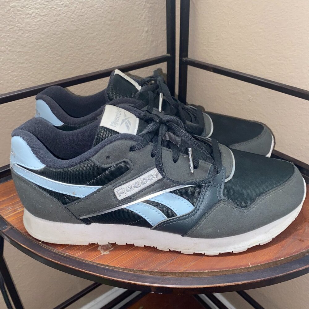 🌀 "Fresh Kicks, Fast Flicks" – Reebok Runners with One Quick Spin!